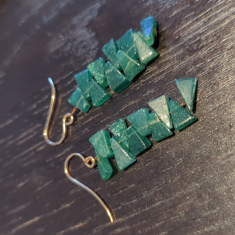 Green aventurine on 14k rolled gold earrings, in artist painted gift box - Picture 7 of 8